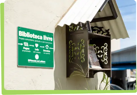 Casinha para livros do projeto Piracaia na Leitura